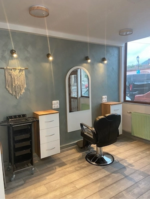 inchiriez salon de frumusete utilat 