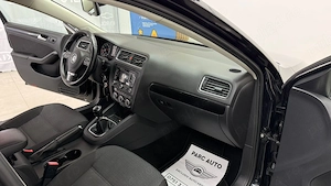 ** Volkswagen Jetta ** - imagine 16