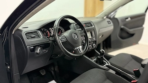 ** Volkswagen Jetta ** - imagine 11