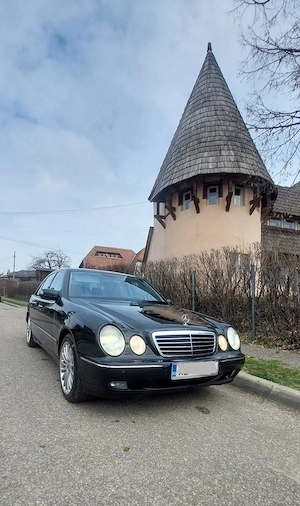 Mercedes E320 CDI W210 Avantgarde 3.2 Automat 6 în linie - imagine 2