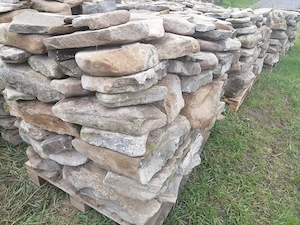 Vand piatra pregatita pentru zidarie