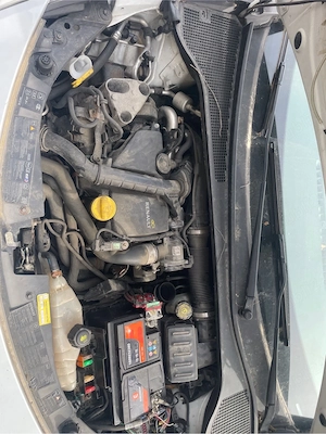 dezmembrez renault clio - imagine 5