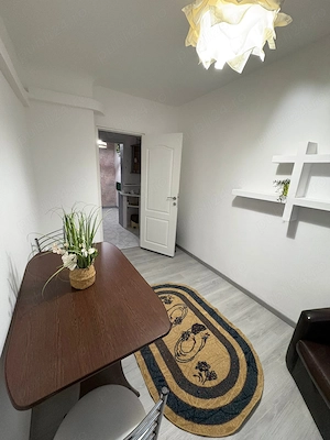 Închiriez apartament doua camere, in Bariera București aproape de statie de autobuz, centre comercia - imagine 3