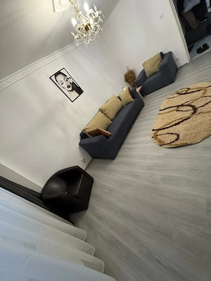 Închiriez apartament doua camere, in Bariera București aproape de statie de autobuz, centre comercia - imagine 2