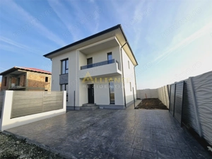 Vila individuala - 4 camere - 3 bai - beci - pod - 2 min de bulevardul principal