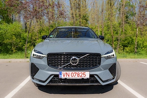 Volvo XC60 B5 Awd Ultimate Dark 250CP - imagine 2