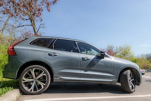 Volvo XC60 B5 Awd Ultimate Dark 250CP - imagine 3