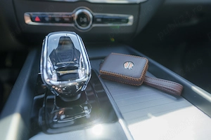 Volvo XC60 B5 Awd Ultimate Dark 250CP - imagine 5