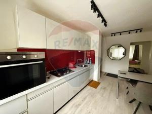 Apartament cu 4 camere de vânzare în zona 1 Mai