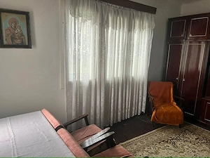 Se vinde casă pentru o familie locuit permanent  - imagine 4