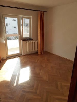 Închiriez apartament 3 camere, etaj 2, cartier 1 Mai - imagine 6