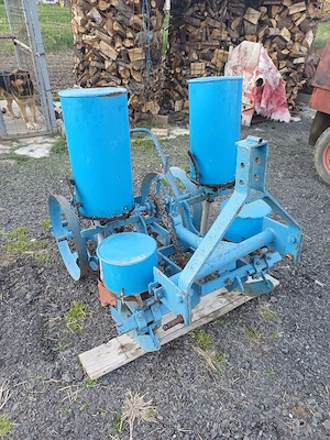 semanatoare de porumb pe 2 randuri cu fertilizare