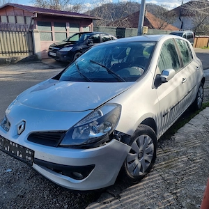 Dezmembrez Renault Clio 3,1.2 Benzină, 55kw 75Cp,Cod:D4F-D7