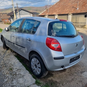 Dezmembrez Renault Clio 3,1.2 Benzină, 55kw 75Cp,Cod:D4F-D7 - imagine 2