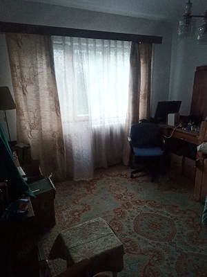 închiriez trei camere