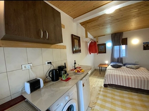 Garsoniera intrare separata la casa