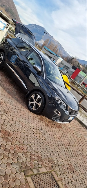 Schimbcu Vw Golf 8 Peugeot 3008 1.2Allure putech 130cv fabricație 2019 Automatic  - imagine 2