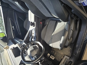 Schimbcu Vw Golf 8 Peugeot 3008 1.2Allure putech 130cv fabricație 2019 Automatic  - imagine 3