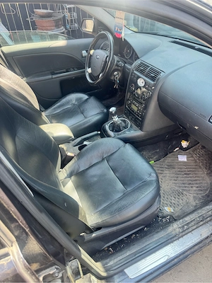 dezmembrez ford mondeo 2.0 tdci 96 kw - imagine 4