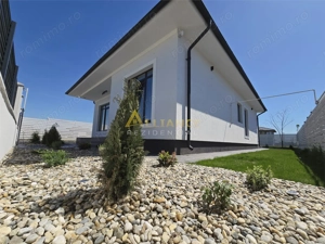 Casa individuala- 4 camere- placa de beton- 600m de STV