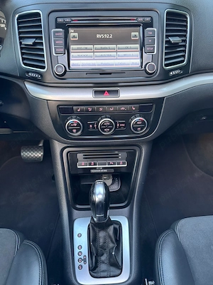 VW Sharan 2.0TDI 140CP - DSG (automat)   7 LOCURI   Panorama   Alcantara   LED   Xenon   HIGHLINE - imagine 10
