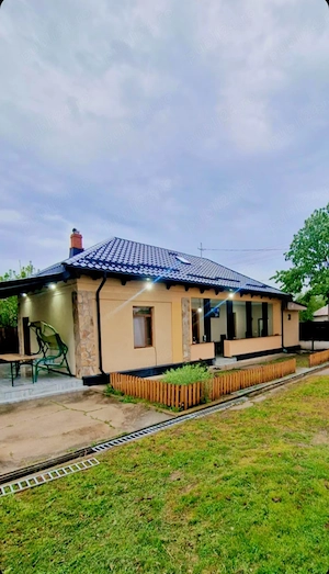 Casă de vânzare în comuna Strejești de Sus 