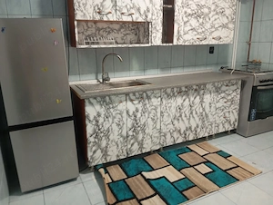 inchiriesz casa la curte 