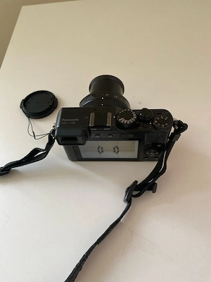 Panasonic Lumix LX100   Senzor 4 3, Obiectiv Leica f 1.7, Video 4K + Telecomandă