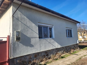 Casă Spațioasă de Închiriat   4 Camere