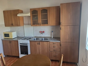 Casă Spațioasă de Închiriat   4 Camere - imagine 9