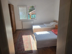 Casă Spațioasă de Închiriat   4 Camere - imagine 7