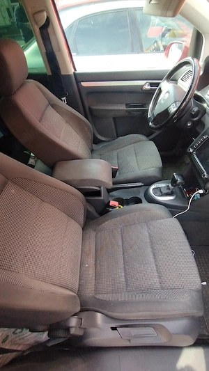 Volkswagen Touran  - imagine 3