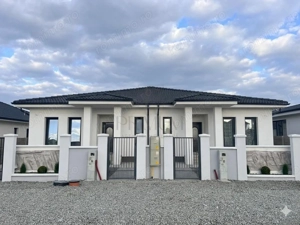 Duplex pe plan - personalizare interioara - toate utilitatile