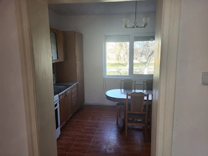 Casă Spațioasă de Închiriat   4 Camere - imagine 6