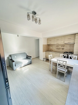 Apartament cu 3 camere, cu centrala termica, loc de parcare inclus in pret, 2 dormitoare - imagine 4