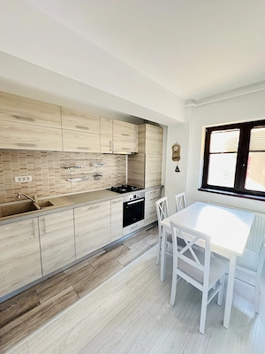 Apartament cu 3 camere, cu centrala termica, loc de parcare inclus in pret, 2 dormitoare - imagine 3