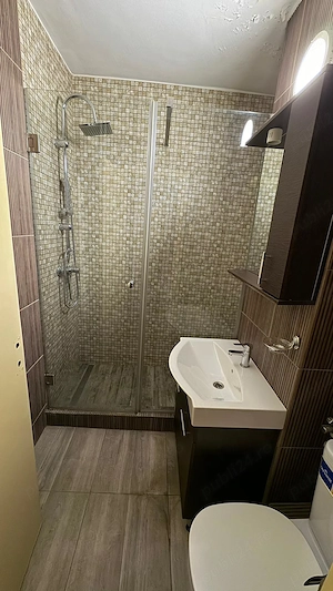 Inchiriez apartament 3 camere, decomandat, ultracentral, etaj 3 10, Bd. Magheru Oradea - imagine 7