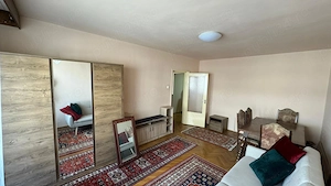 Inchiriez apartament 3 camere, decomandat, ultracentral, etaj 3 10, Bd. Magheru Oradea - imagine 2
