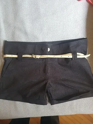 Pantaloni scurti de stofa cu curea