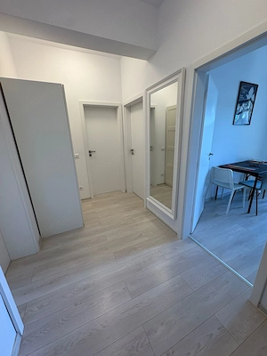 Ap 2 cam decomandat, bloc nou   mobilat și utilat, 2 balcoane, loc de parcare inclus - 420 Euro - imagine 8