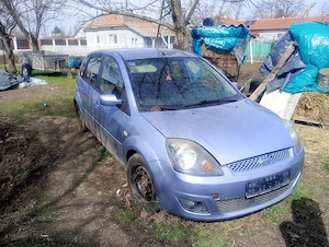 Dezmembrez Ford Fiesta1.3 benzina an 2005