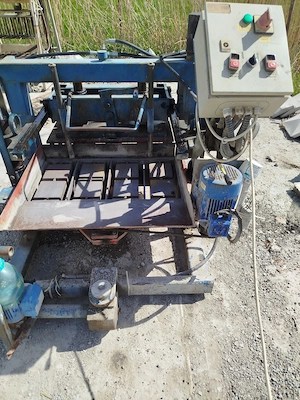 Vibropresa hidraulica pentru bolțari zidarie , fundație și stâlpi de gard