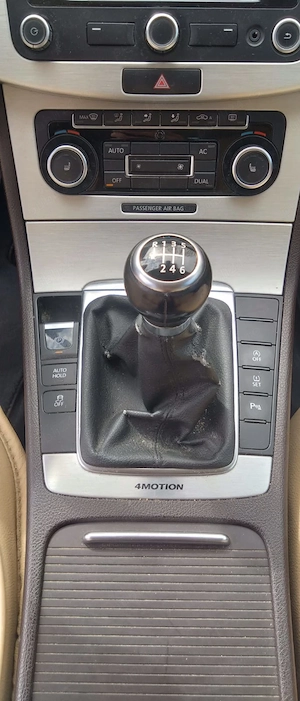 Vand Volkswagen Passat B7, an fabricatie 2011, tractiune 4x4, motor 2000 cmc, 360000 km. - imagine 2