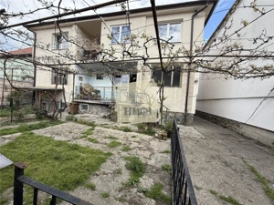 Apartament la casa 150 mpu cu 4 camere curte 150mp Piata Cibin