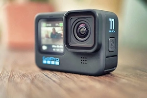 GoPro Hero 11 Black, combo + Media Mod si accesorii