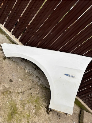 Vând aripă stanga mercedes e-class 