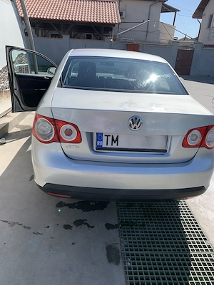 Vand Volkswagen Jetta Berlina, 1.6 Benzina, an 2006 - imagine 9