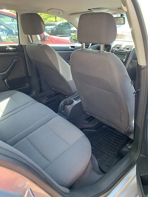 Vand Volkswagen Jetta Berlina, 1.6 Benzina, an 2006 - imagine 7