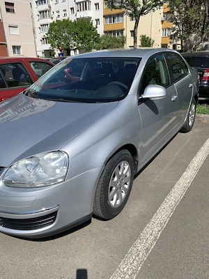 Vand Volkswagen Jetta Berlina, 1.6 Benzina, an 2006 - imagine 2