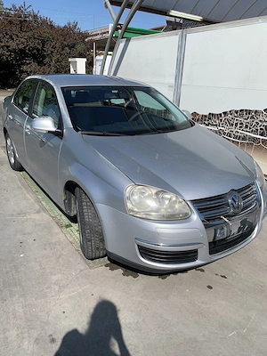 Vand Volkswagen Jetta Berlina, 1.6 Benzina, an 2006 - imagine 3